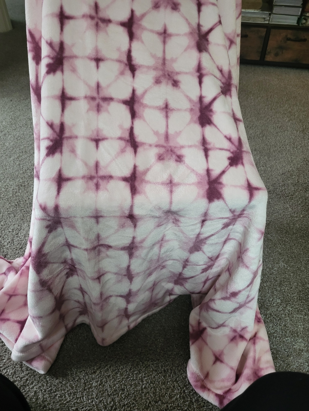 The Big One Pink and White Tie-Dye Plush Throw The Suze Is 5ft X 6ft